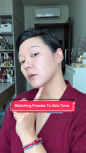 Btw ini berlaku untuk compact/pressed powder juga ya, enggak hanya loose. Aku biasanya pake translucent dari hampir semua brand, tapi kadang ada aja yg terlalu terang buat kulit ku. Jadi harus disesuaikan lagi pake bronzer yg banyak atau cari shade lain. #makeuptips #loosepowder #settingpowder #beautytok