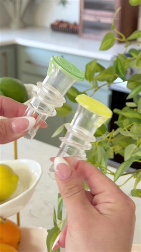 These lemon squeezers make life so easy🤭✨ tap the orange cart to shop! #lemonsqueezer #tiktokshopspringglowup #tiktokshopfinds #tiktokmademebuyit #everythingenvy