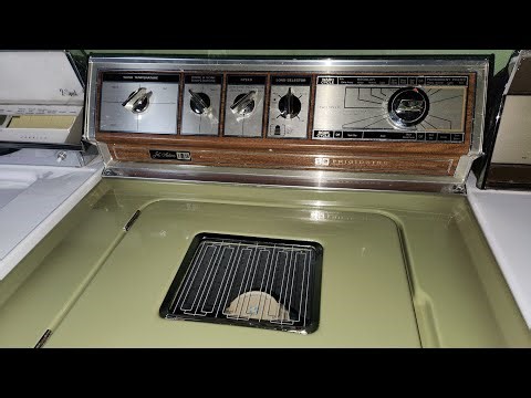 Full Cycle- 1974 Frigidaire Gold Crown 1-18 washer washing 7 large towels