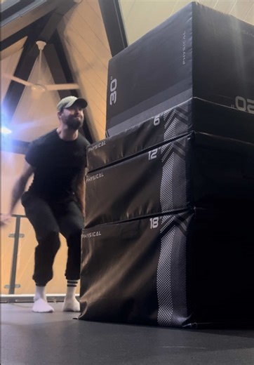 50 inch standing box jump & 56 inch with run up 💪🔝🔥 ✝️1 Timothy 4:8 🦾Transform Basics into Skills 🔥Get Ripped & Master Your Bodyweight 📲DM for 1-1 Coaching 🎵 @Kieran The Light 🔥 #boxjump #legday #bodyweight #gospelrap #christian