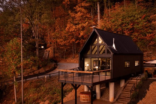 Unbeatable Autumn Views Await at This Luxurious Virginia Cabin