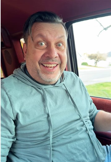 The charging port situation. Working on my old truck. DIY auto repair. Car content.