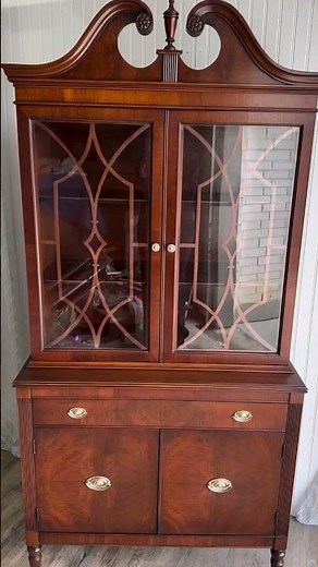 🌿AVAILABLE🌿 Thomasville Chair Company China Cabinet, dated to approx 1907