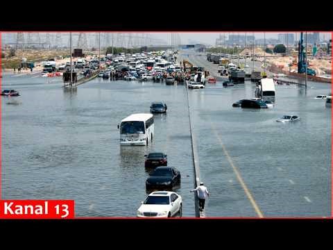 Heavy rain floods Dubai's streets - Roads, cars submerged under water