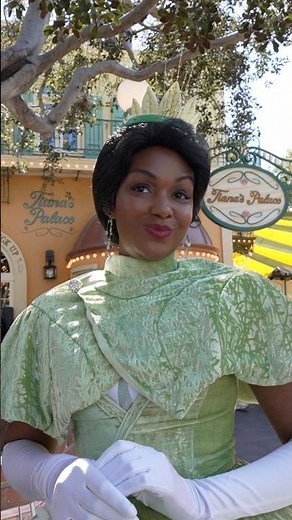 Princess Tiana Recommends Her Father's FAMOUS Gumbo! 🍲👑 #disneyland #foodtour #tiana