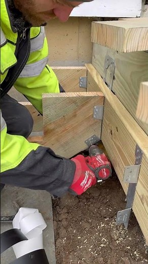 How to install deck stringers the RIGHT way #deckbuilder #stairs #milwaukee