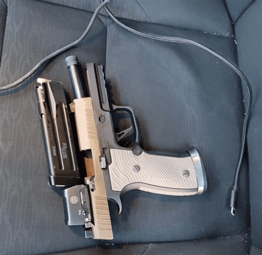 MINNESOTA INSURRECTION: DHS Agents Engage Shoot Armed Keffiyeh-Clad Rioter in Enforcement Action Against Violent Illegal Alien