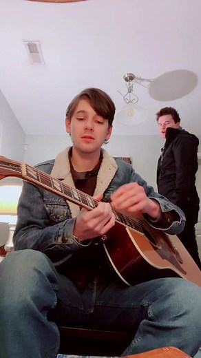 Get you a roommate that humbles you too… it’s all about balance 👌🏼#williambeckmann #fyp #countrymusic