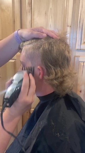How to Achieve the Perfect Country Mullet Hairstyle