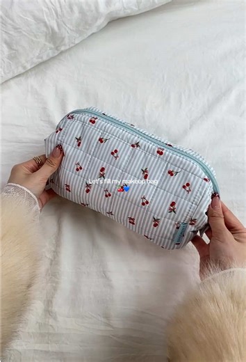 Stylish Large Capacity Makeup Bag for Everyday Essentials