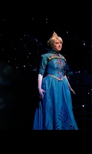 Chelsea Emma Franko as Elsa, January 2017, Frozen Live Hyperion Musical Castle Building clip! 💕☃️