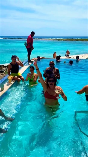 Why everyone is flying to ARUBA now #travel