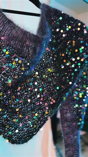 Darmowy wzór na Twinkle Bandana już dostępny✨ Ravelry JustynaKnits.com #letesknits #cecilygroveyarns