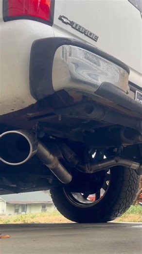Straight piped true dual Tahoe (no cats) cold start and pull