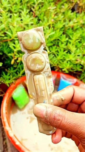 Wash the food and eat it #bushcraft #lifehacks #shorts