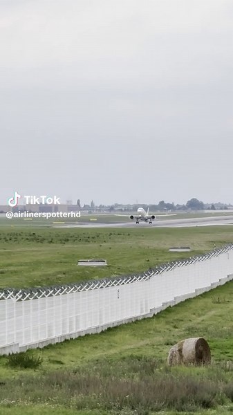 ✈️ 4K STUNNING DETAIL takeoff #aviation #runway #airport #airplane #fly