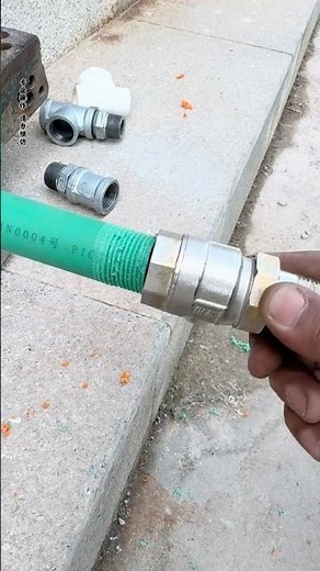 How to Easily Thread Water Pipes – One Tool Does Both #plumbingtime #diy #tools