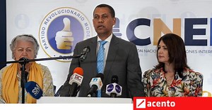 Guido Gómez Mazara inscribe su precandidatura a la presidencia de la República