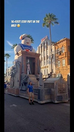 Universal’s Mega Movie Parade: Ghostbusters Float with Stay Puft!