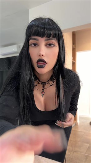 Videos de 𝕯𝖊𝖒𝖔𝖓𝖒𝖎𝖐𝖆🖤 (@demonmika__) con “sonido original - turró regio93”