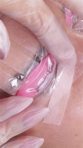 Why use cling film during a lash lift? ✨