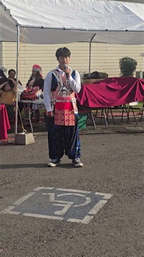 hais kwv txhiaj, he is from Georgia.