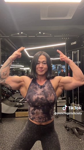 Yuna Kim (kim_yu_na) #big #lats #biceps #flex #bodybuilding #muscle #femalemuscle