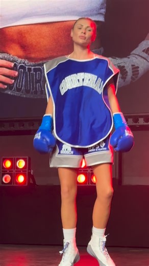 SHANNON COURTENAY TAKES ON JESSICA MALTEZ IN THE FIRST FIGHT OF THE NIGHT AT THE PUBLIC WORKOUT😤 #JakeJoshua #MVP #boxing | Boxing Now