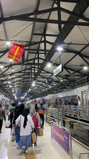 Prank Unik Naik Kereta KAI Malam Hari