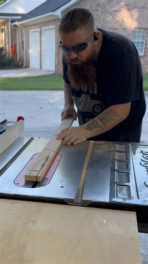 Freehand cutting a scribe line on the table saw #carpentry #woodworking #tools