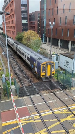 Northern Class 158 (158797) passing Brayford Crossing