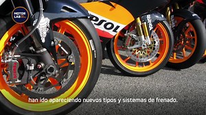 Los frenos han evolucionado a lo largo del tiempo. ¿Sabes cómo deteníamos la moto al inicio? Protege el sistema de frenado con el mejor lubricante. Descubre el que mejor se adapta a tu moto 🏍👉 https://repsol.info/2YfB4Nd | REPSOL