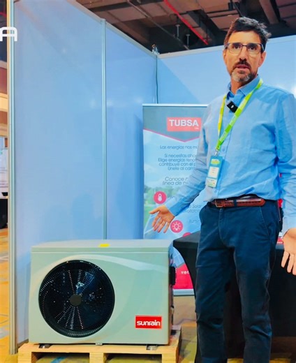 ⚡ En el marco de la Expo Energía Sostenible, tuvimos la oportunidad de compartir con nuestro amigo Hernán Urrutia, gerente general de TUBSA, quien nos presentó las ventajas y beneficios de las bombas de calor, una tecnología cada vez más relevante para la eficiencia energética en Chile. TUBSA, empresa con experiencia en soluciones energéticas desde 1988, desarrolla proyectos que integran bombas de calor para agua caliente sanitaria, calefacción y temperado de piscinas, además de sistemas fotovol