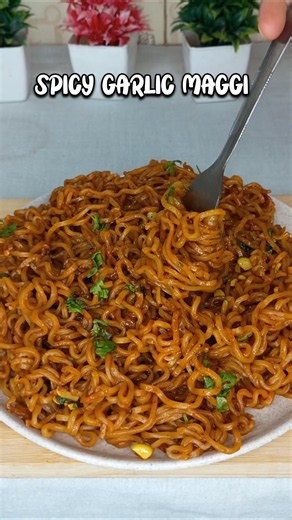 Spicy Garlic Maggi 🌶️🧄 | Easy Masala Maggi Recipe in Minutes #Shorts #maggi #snack #spicy #delicious
