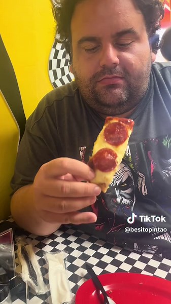 Jay Racing Pizza - El lugar perfecto para los amantes de los carros en Toa Baja