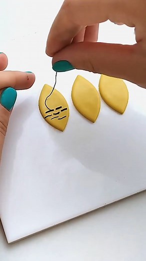 A pasta de modelar Fimo Professional da Staedtler é especialmente concebida para profissionais, artistas e utilizadores avançados. 👉 Cores otimizadas com pigmentos puros. 👉 Consistência firme para trabalhos particularmente delicados. 👉 Conheça as cores e packs em provoca-arte.pt! #provocaarte #fimo #fimobystaedtler #fimoprofissional #modelagem #artesdecorativas #artescriativas #artesmanuais | Provoca-Arte