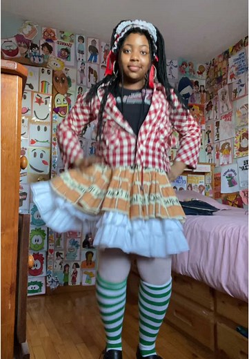 I just learned this 2 minutes ago Lol i have loved glee since 2021 I watched it with my sister but also by myself and Santana is my favourite character I like her story a lot