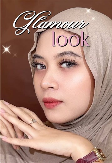 Glam Look Tutorial with Fake Lashes