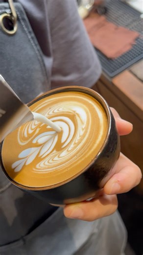 2-2-1-1🌷#wingtulip #coffee #latte #coffeeart #latteart #freepourart #foryou #fyp #havefun