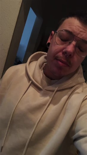 Das Jahr 2026 beginnt morgen für mich härter als jedes Jahr zuvor. Ich stelle mich mein größtes Problem was ich seit Jahren habe was ich 2023/2024 schon einmal anging nun folgt der Endspurt wo ich komplett durch ziehen werde. Ich werde stärker als je zuvor da raus kommen egal wie viel Kraft mich das kosten wird ich weiß ich werde das schaffen. Auf geht’s ins Jahr 2026 ❤️‍🩹 #teamluisdean #foryoupage #neuesjahr #2026 #fürdich