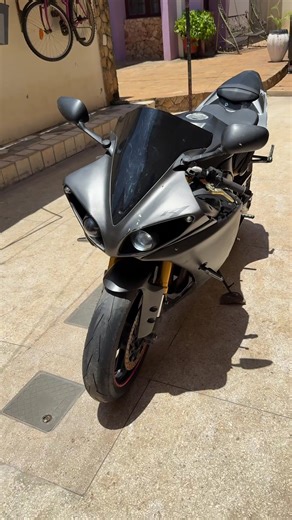 YAMAHA R1 1000cc