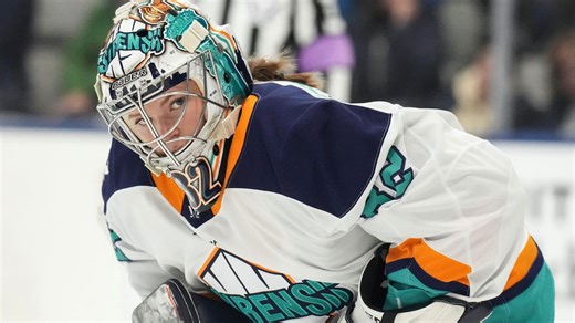 Sirens' Osborne makes incredible game-saving stop on Victoire's Poulin