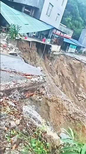 Terrifying Landslide Captured on Camera 😱⛰️ | Nature's Raw Power #Shorts