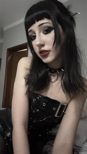 Os vídeos de babisemrivotril (@babisemrivotril) com Hello Kitty - Avril Lavigne