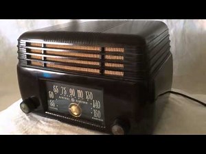 1946 Deco Bakelite GE Model 200 Tube Radio