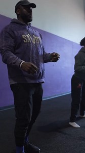 This drill works on reaction time, hand-eye coordination, and quick reflexes—all essential for basketball athletes. 🏀🔥 Since @eastman_laduke hands are on top of mine, he has no visual cue for when the ball will drop, forcing him to react instantly. This mimics in-game situations where players must respond to unpredictable movements, loose balls, and quick passes without hesitation. Faster reactions = better defense, quicker steals, and sharper ball-handling! Next time, Eastman, I’m gonna put m