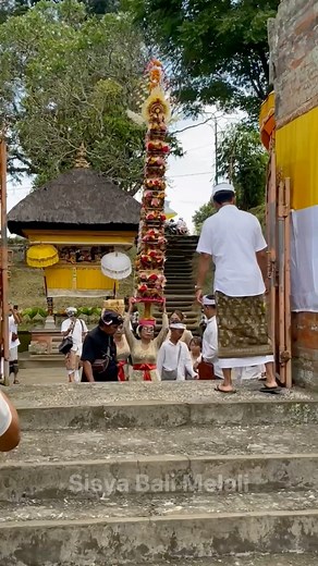 28K reactions · 592 shares | Becik Niki Banten Pajegan Tinggi 2,5 meter, Puncak Karya Ring Pura Samuantiga #seni #budaya #tradisi #bali | Sisya Bali Melali | Facebook