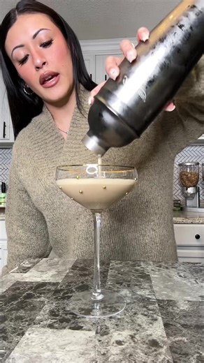 Delicious Chocolate Marshmallow Martini Recipe