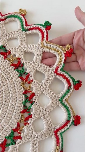 Tutorial in the title below ⬇️ Festive crochet charger plate 🎉