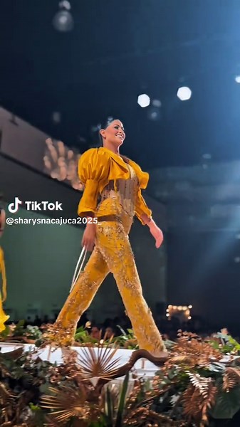 Desfile de Modas 2025: Momentos Inolvidables✨